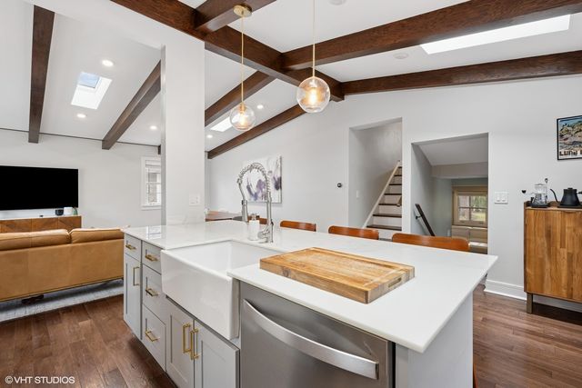 1181 Sherwood Road, Highland Park, IL 60035