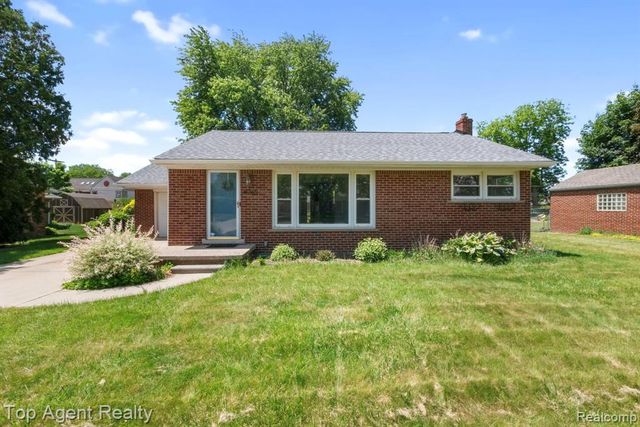 36365 Briarcliff Road, Sterling Heights, MI 48312