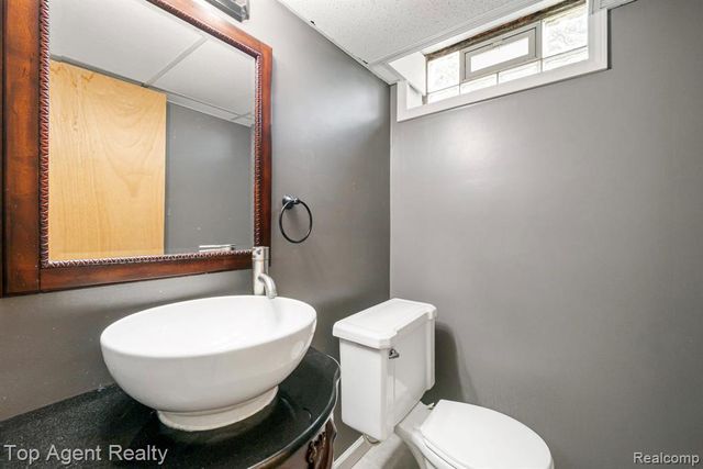 36365 Briarcliff Road, Sterling Heights, MI 48312