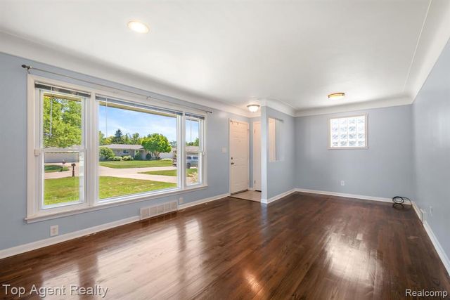 36365 Briarcliff Road, Sterling Heights, MI 48312