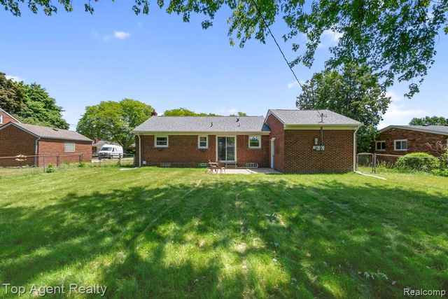 36365 Briarcliff Road, Sterling Heights, MI 48312