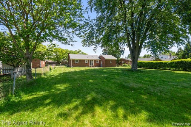 36365 Briarcliff Road, Sterling Heights, MI 48312