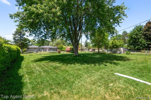36365 Briarcliff Road, Sterling Heights, MI 48312