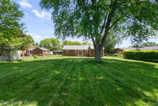 36365 Briarcliff Road, Sterling Heights, MI 48312