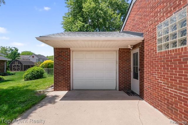 36365 Briarcliff Road, Sterling Heights, MI 48312