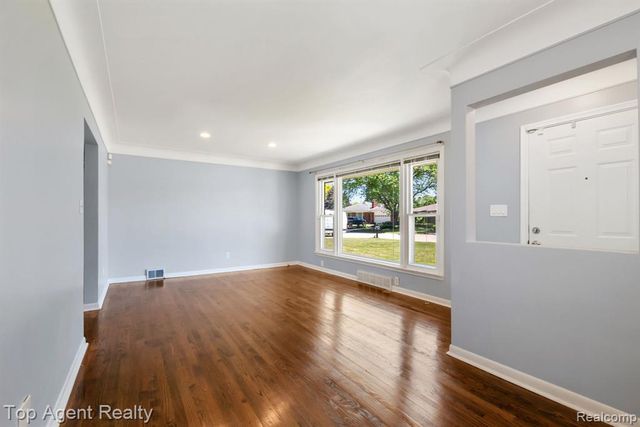 36365 Briarcliff Road, Sterling Heights, MI 48312