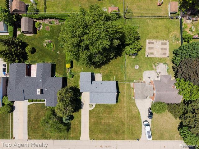 36365 Briarcliff Road, Sterling Heights, MI 48312