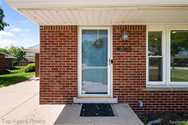 36365 Briarcliff Road, Sterling Heights, MI 48312