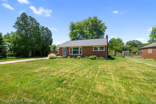 36365 Briarcliff Road, Sterling Heights, MI 48312