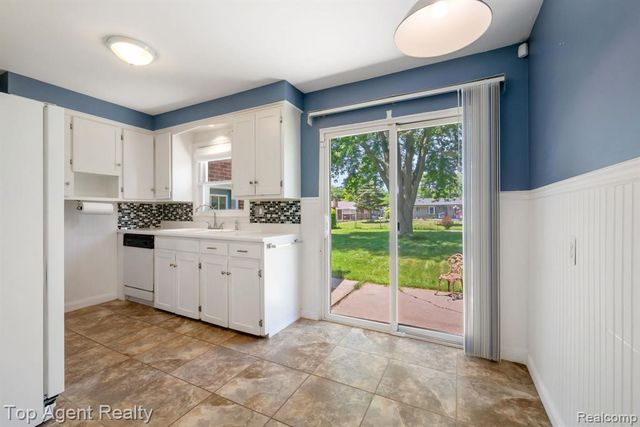 36365 Briarcliff Road, Sterling Heights, MI 48312
