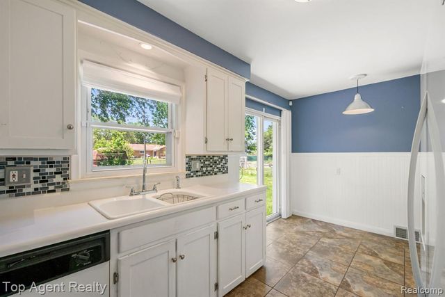 36365 Briarcliff Road, Sterling Heights, MI 48312