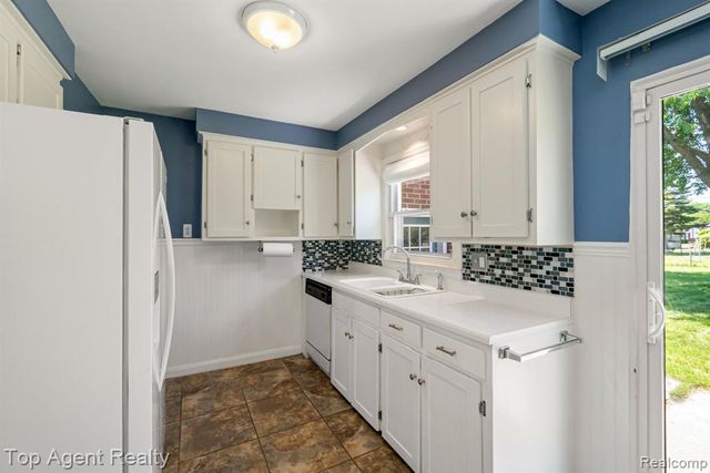 36365 Briarcliff Road, Sterling Heights, MI 48312