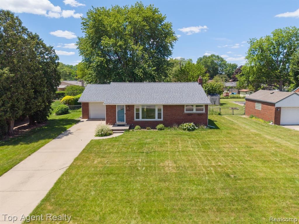36365 Briarcliff Road, Sterling Heights, MI 48312