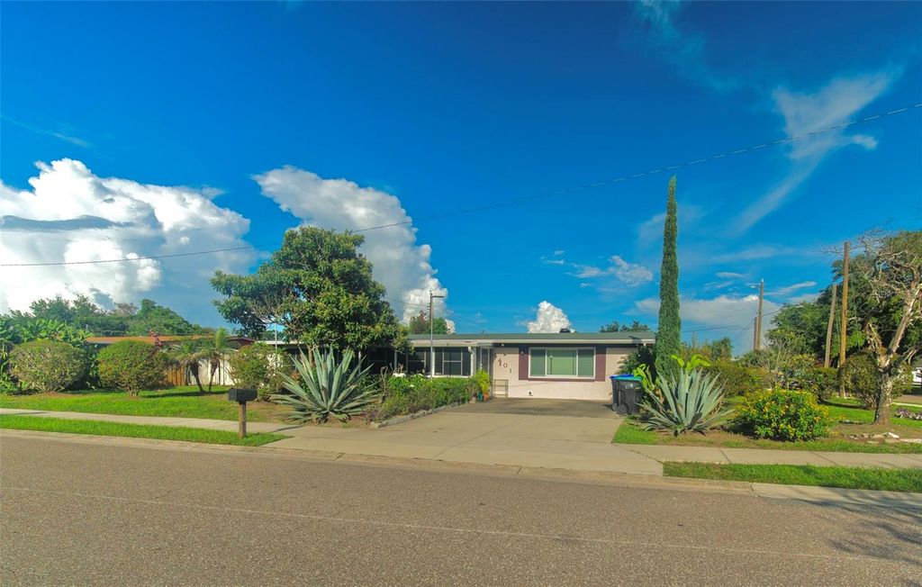 Image 1 of property listing at 6401 RAMIR ROAD, Orlando, FL 32810