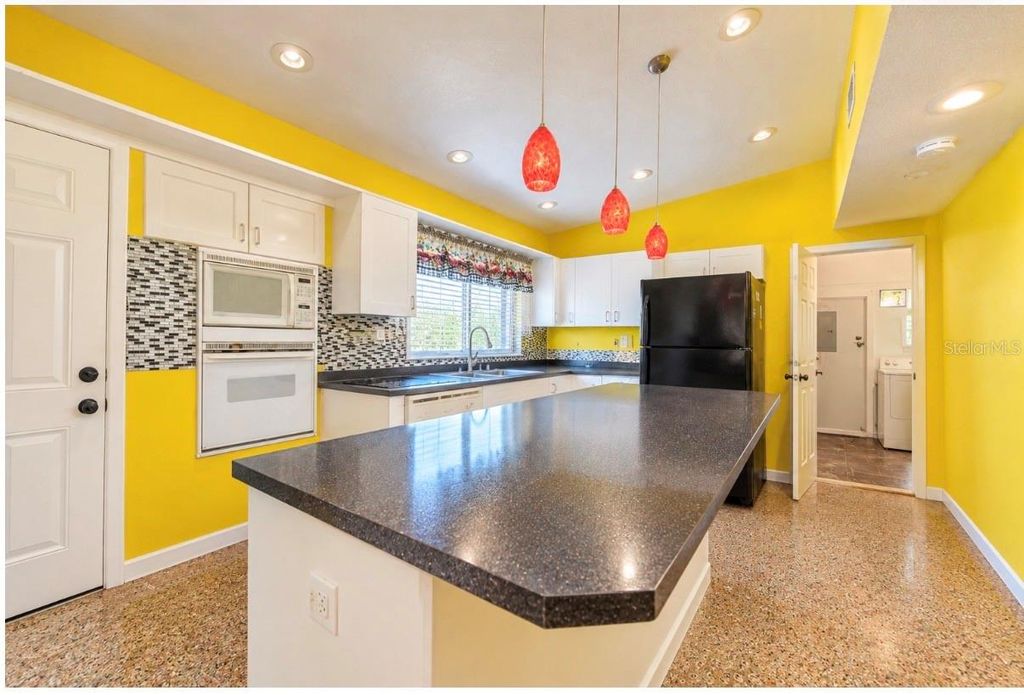 Image 8 of property listing at 6401 RAMIR ROAD, Orlando, FL 32810