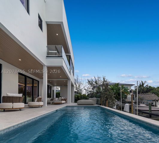 252 SW 14th Pl, Boca Raton, FL 33432