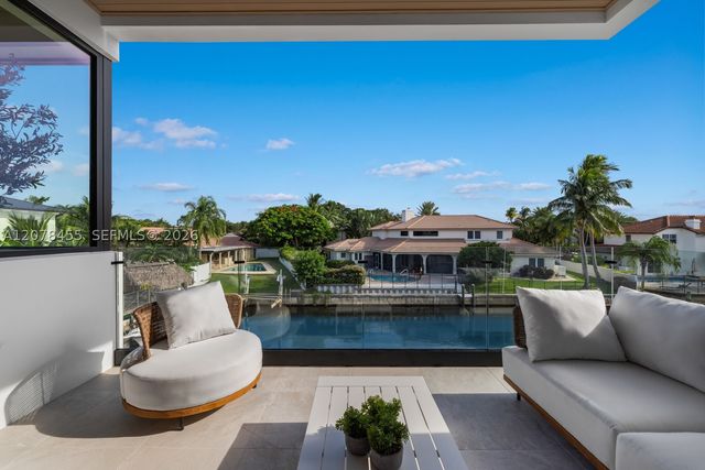 252 SW 14th Pl, Boca Raton, FL 33432