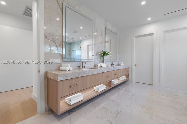 252 SW 14th Pl, Boca Raton, FL 33432