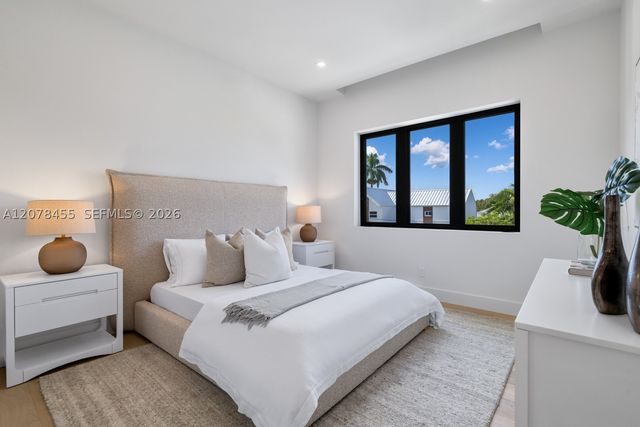 252 SW 14th Pl, Boca Raton, FL 33432