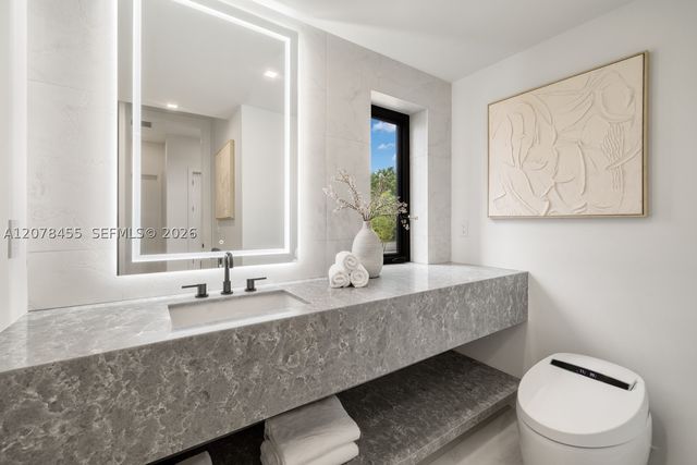252 SW 14th Pl, Boca Raton, FL 33432
