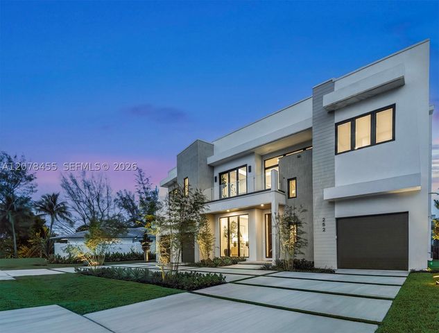 252 SW 14th Pl, Boca Raton, FL 33432
