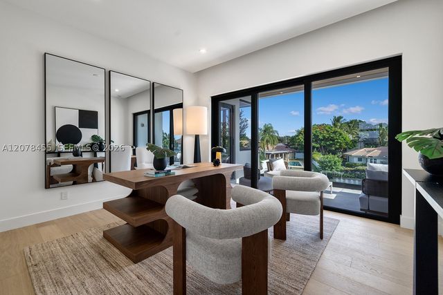 252 SW 14th Pl, Boca Raton, FL 33432