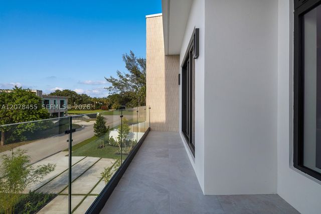 252 SW 14th Pl, Boca Raton, FL 33432