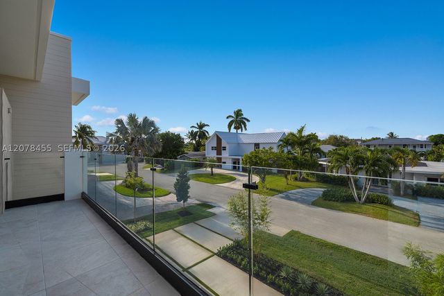 252 SW 14th Pl, Boca Raton, FL 33432