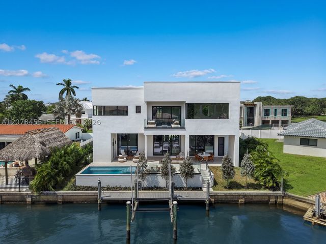 252 SW 14th Pl, Boca Raton, FL 33432