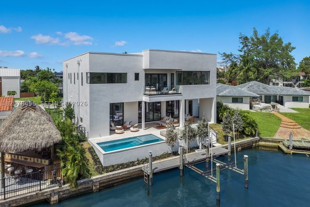 252 SW 14th Pl, Boca Raton, FL 33432