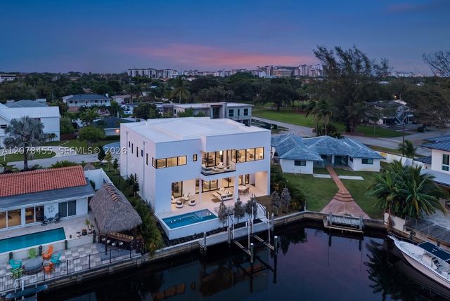 252 SW 14th Pl, Boca Raton, FL 33432