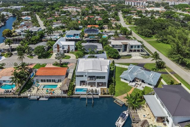 252 SW 14th Pl, Boca Raton, FL 33432