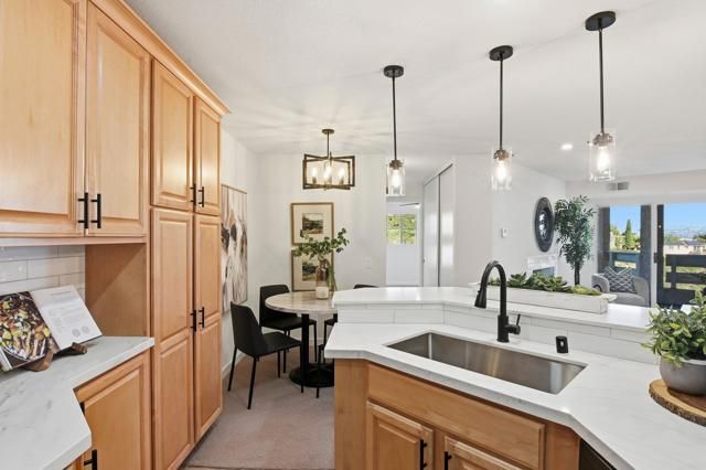 7187 Camino Degrazia 84, San Diego, CA 92111