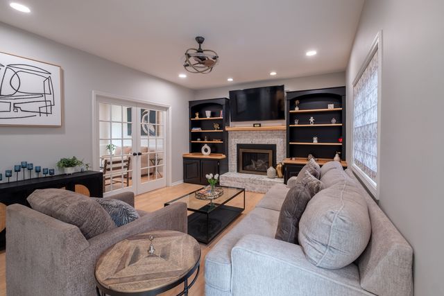 4527 Hatch Lane, Lisle, IL 60532