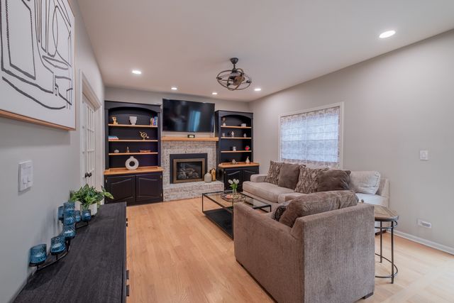 4527 Hatch Lane, Lisle, IL 60532