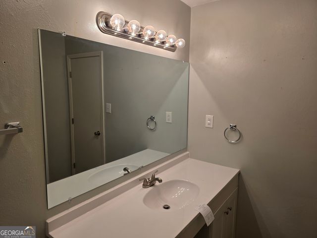 724 Country Club Dr, Monroe, GA 30655