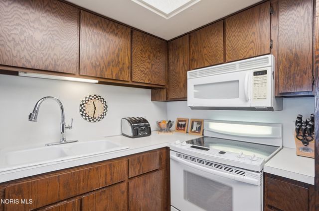 29633 Shelbourne Road, Perrysburg, OH 43551