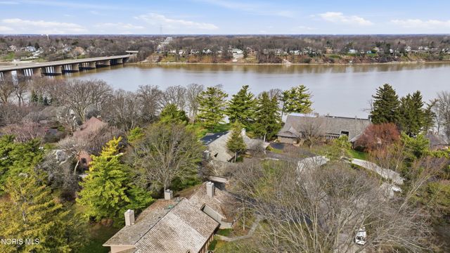 29633 Shelbourne Road, Perrysburg, OH 43551