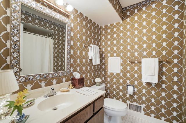 29633 Shelbourne Road, Perrysburg, OH 43551