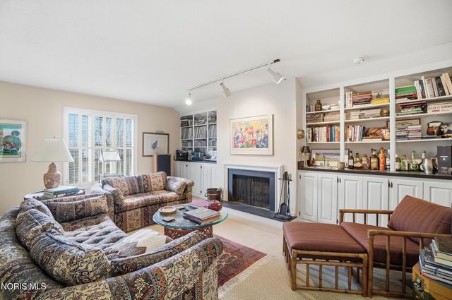 29633 Shelbourne Road, Perrysburg, OH 43551