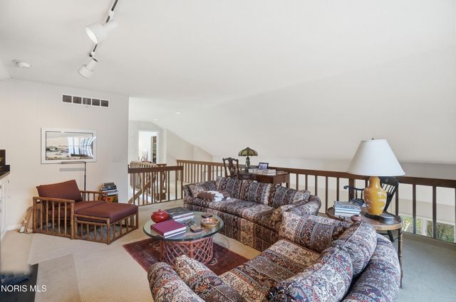 29633 Shelbourne Road, Perrysburg, OH 43551