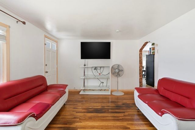 519 Prospect St, Chicopee, MA 01020