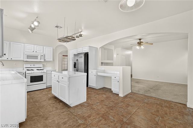 8521 Gold Flash Avenue, Las Vegas, NV 89129