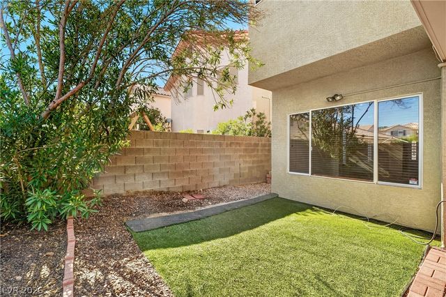 8521 Gold Flash Avenue, Las Vegas, NV 89129