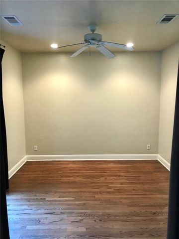 915 E 39th ST B, Austin, TX 78751