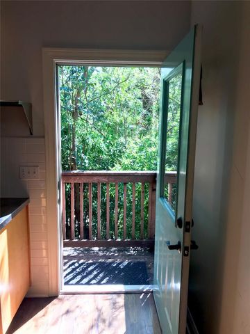 915 E 39th ST B, Austin, TX 78751