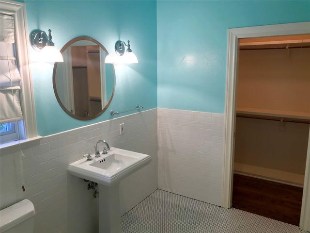 915 E 39th ST B, Austin, TX 78751