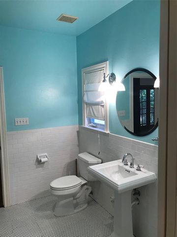 915 E 39th ST B, Austin, TX 78751