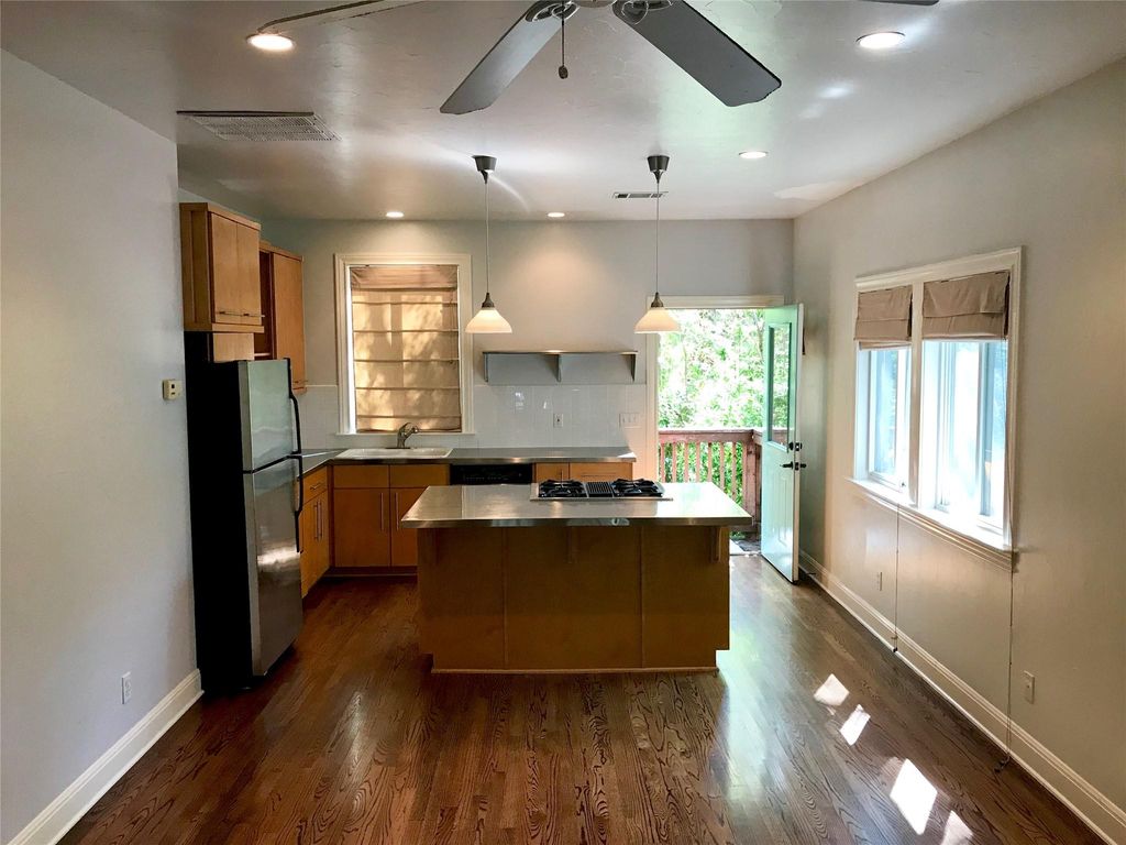 915 E 39th ST B, Austin, TX 78751