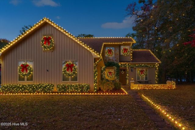 1618 Woodland Court SW, Ocean Isle Beach, NC 28469